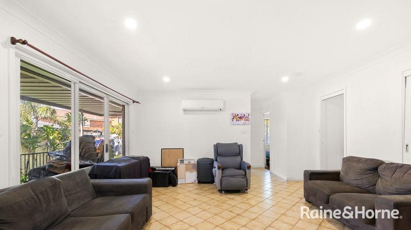 Photo - 33 Dickens Road, Wetherill Park NSW 2164 - Image 2