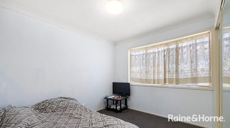 Photo - 33 Dickens Road, Wetherill Park NSW 2164 - Image 6