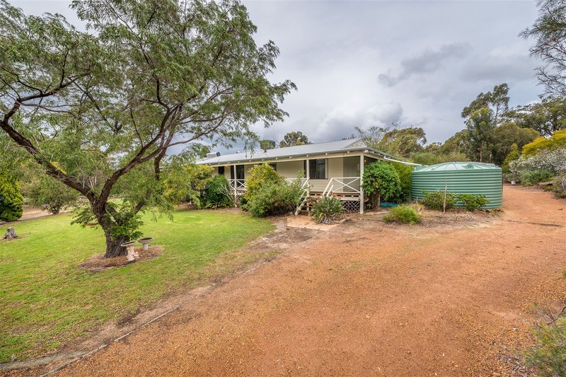 Photo - 33 Dirk Road, Bullsbrook WA 6084 - Image 4