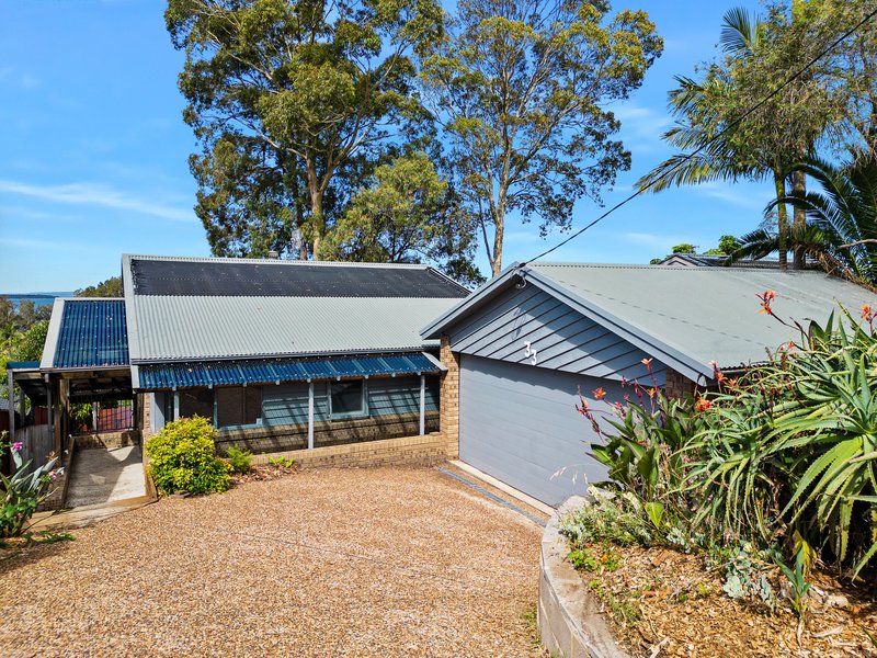 33 Donegal Road, Berkeley Vale NSW 2261