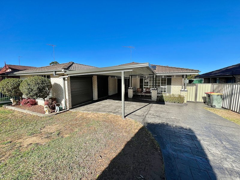 33 Downes Crescent, Currans Hill NSW 2567