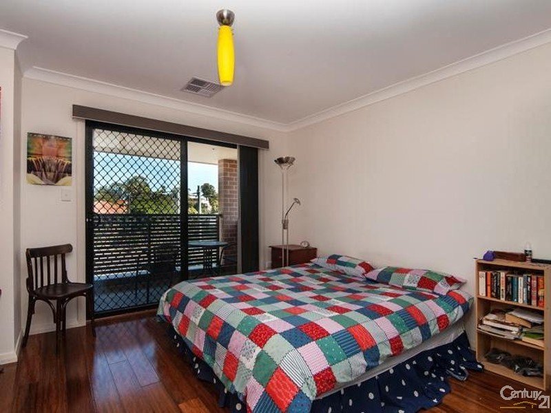 Photo - 33 Doyle Road, Revesby NSW 2212 - Image 5