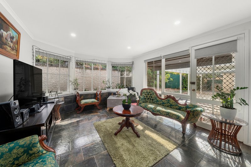 Photo - 33 Dresden Avenue, Castle Hill NSW 2154 - Image 3