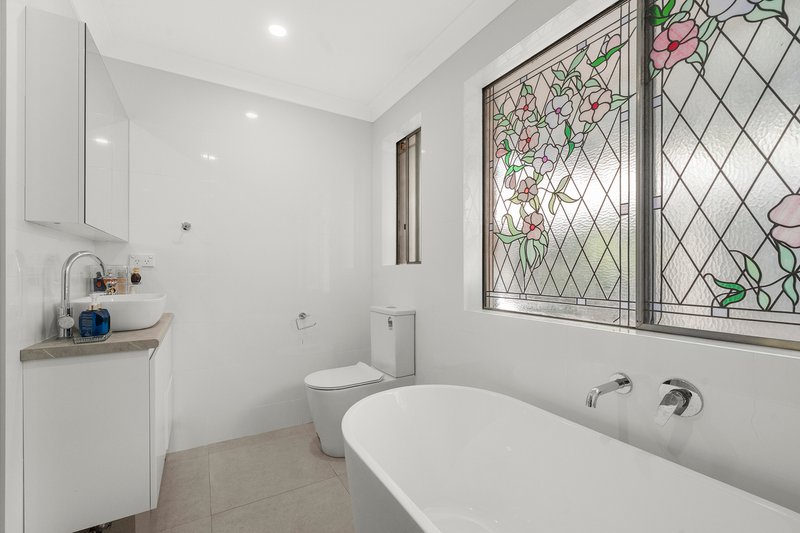 Photo - 33 Dresden Avenue, Castle Hill NSW 2154 - Image 9