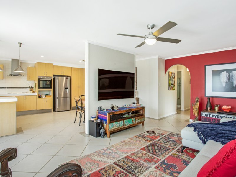 Photo - 33 Dugandan St , Nerang QLD 4211 - Image 2