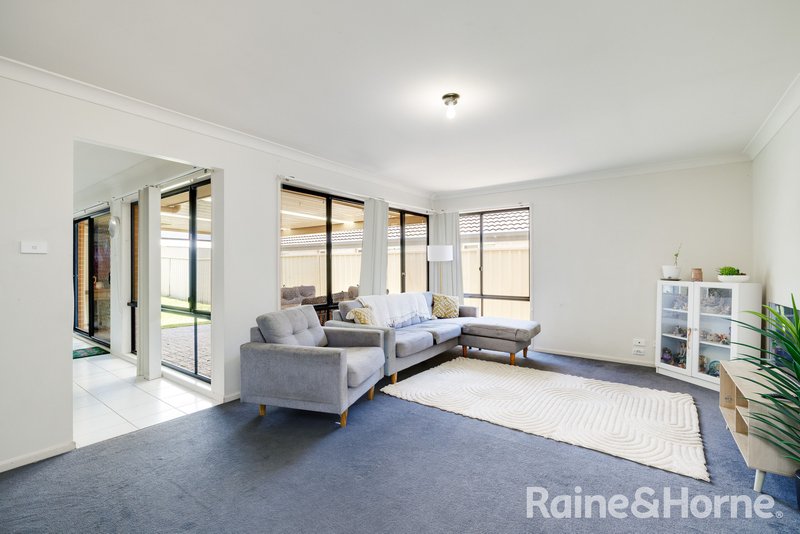 Photo - 33 Dunbar Road, Cameron Park NSW 2285 - Image 6