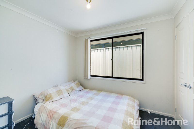 Photo - 33 Dunbar Road, Cameron Park NSW 2285 - Image 9