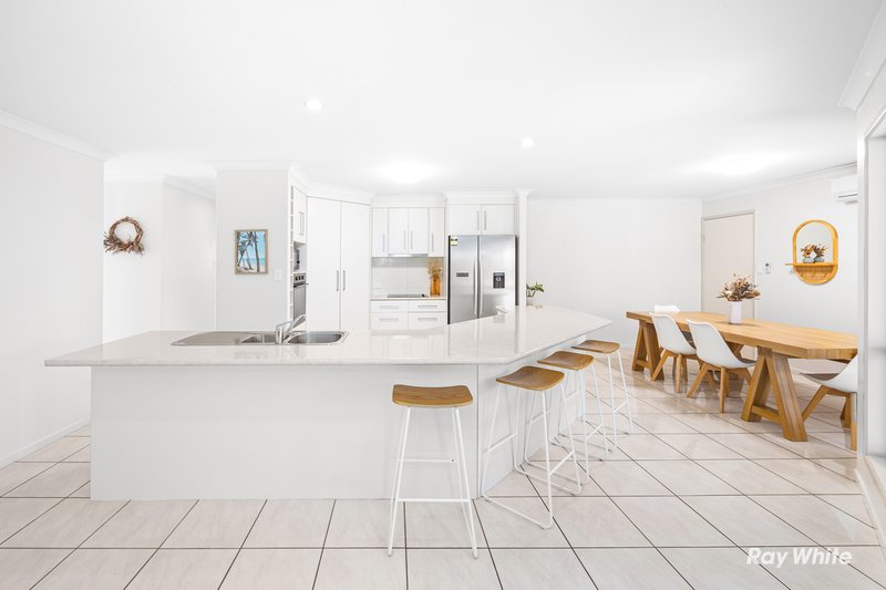 Photo - 33 Dune Circle, Lammermoor QLD 4703 - Image 3