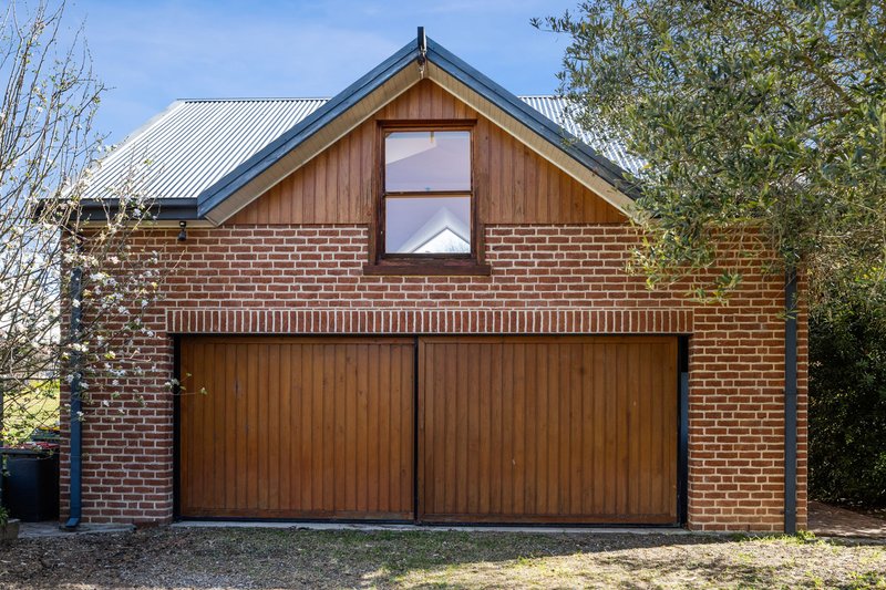 Photo - 33 Dutton Street, Yass NSW 2582 - Image 4