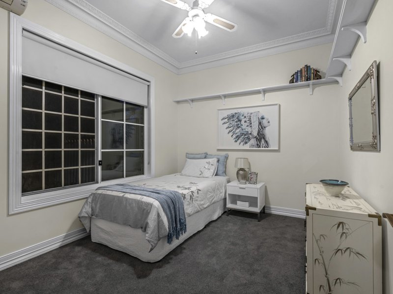 Photo - 33 Eclipse Street, Bridgeman Downs QLD 4035 - Image 12