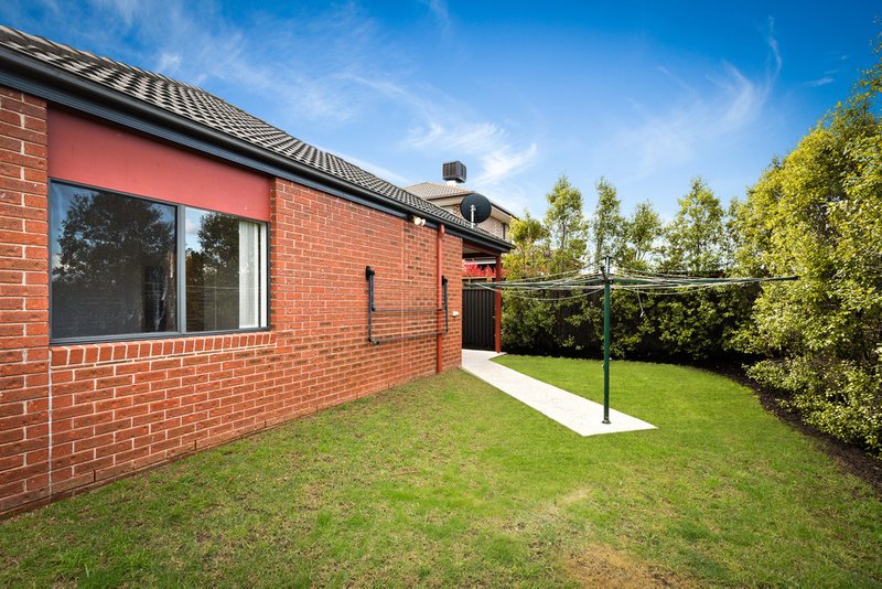 Photo - 33 Edgeware Close, Pakenham VIC 3810 - Image 8