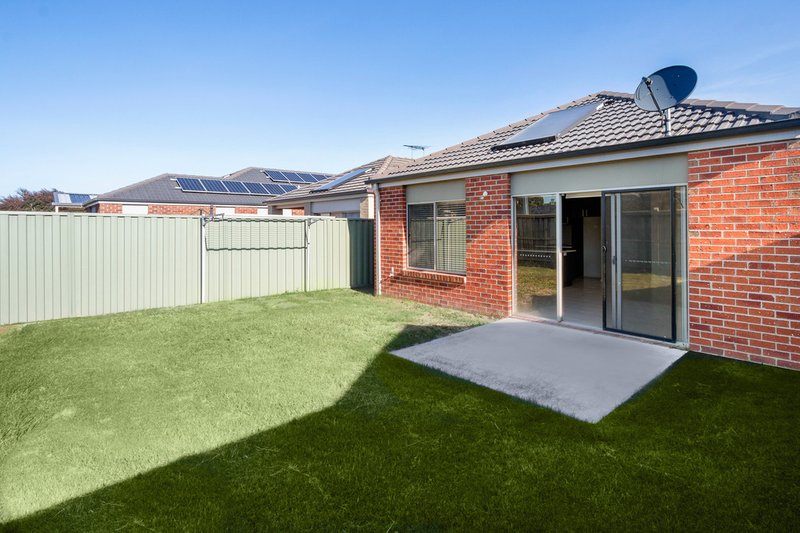 Photo - 33 Edmund Street, Pakenham VIC 3810 - Image 9