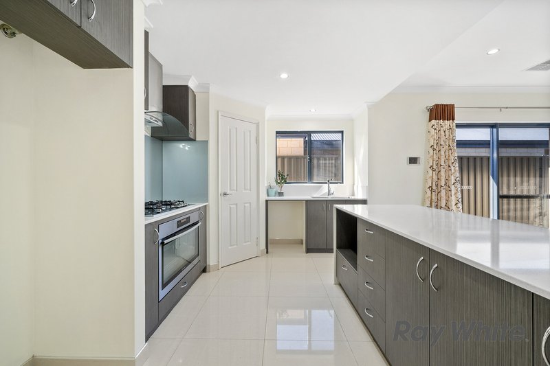 Photo - 33 Elderflower Street, Treeby WA 6164 - Image 2