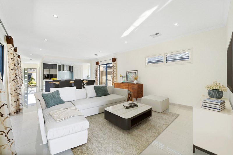 Photo - 33 Elderflower Street, Treeby WA 6164 - Image 5