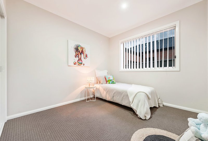 Photo - 33 Elsternwick Way, Craigieburn VIC 3064 - Image 13