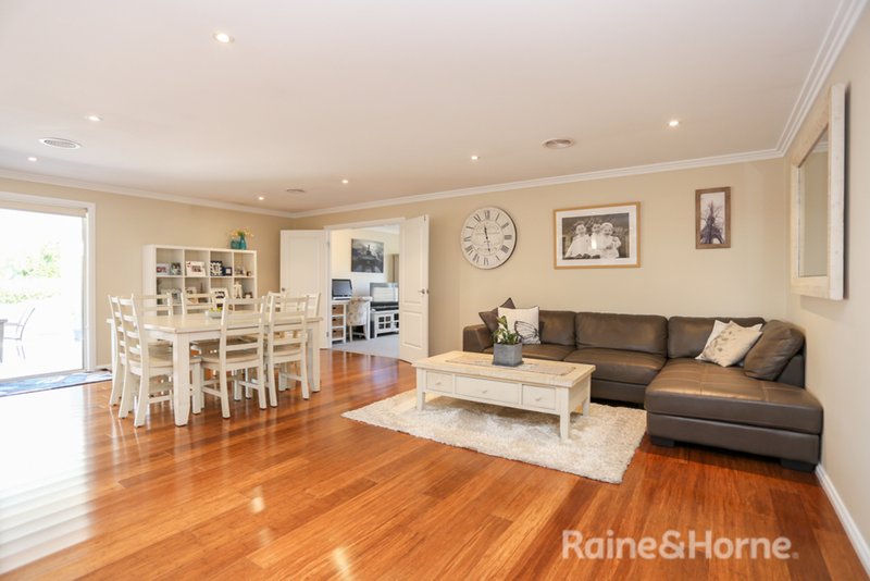 Photo - 33 Emerald Drive, Kelso NSW 2795 - Image 2