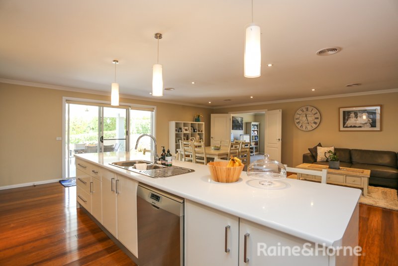 Photo - 33 Emerald Drive, Kelso NSW 2795 - Image 10