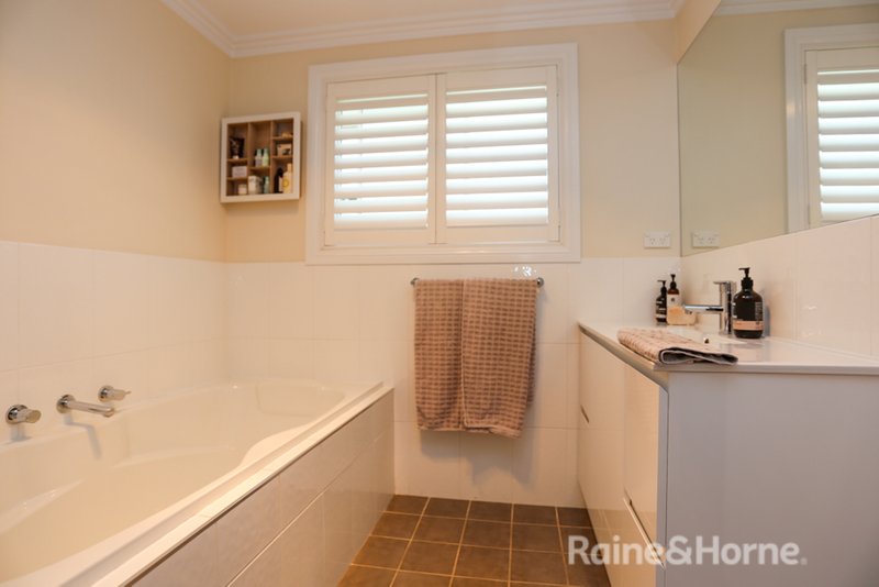 Photo - 33 Emerald Drive, Kelso NSW 2795 - Image 14