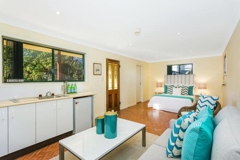 Photo - 33 Emerald Street, Narrabeen NSW 2101 - Image 6