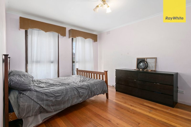 Photo - 33 Erindale Avenue, Deer Park VIC 3023 - Image 5