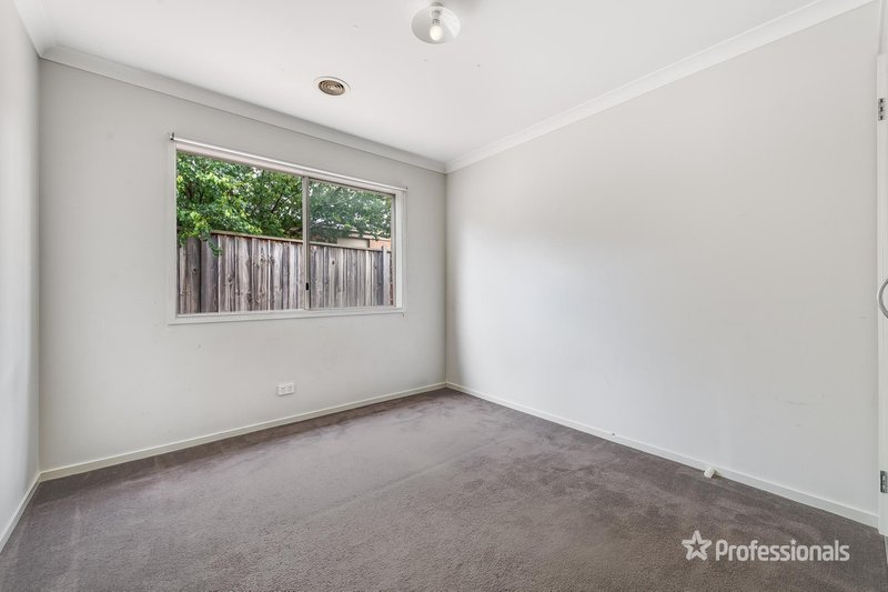 Photo - 33 Evadene Drive, Tarneit VIC 3029 - Image 3