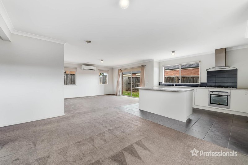 Photo - 33 Evadene Drive, Tarneit VIC 3029 - Image 4