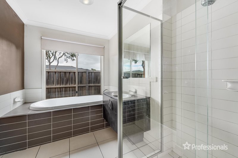 Photo - 33 Evadene Drive, Tarneit VIC 3029 - Image 5