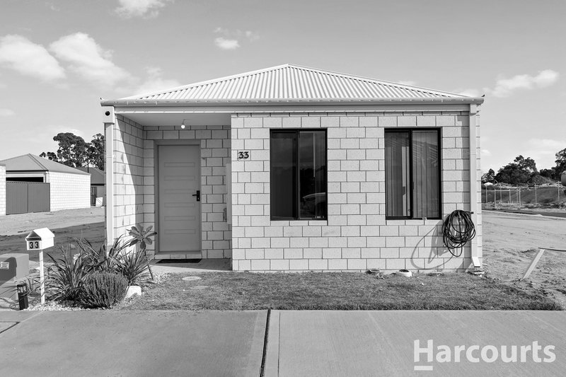 33 Fairchild Street, Lakelands WA 6180