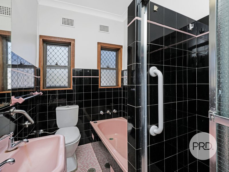 Photo - 33 Farnsworth Avenue, Campbelltown NSW 2560 - Image 6