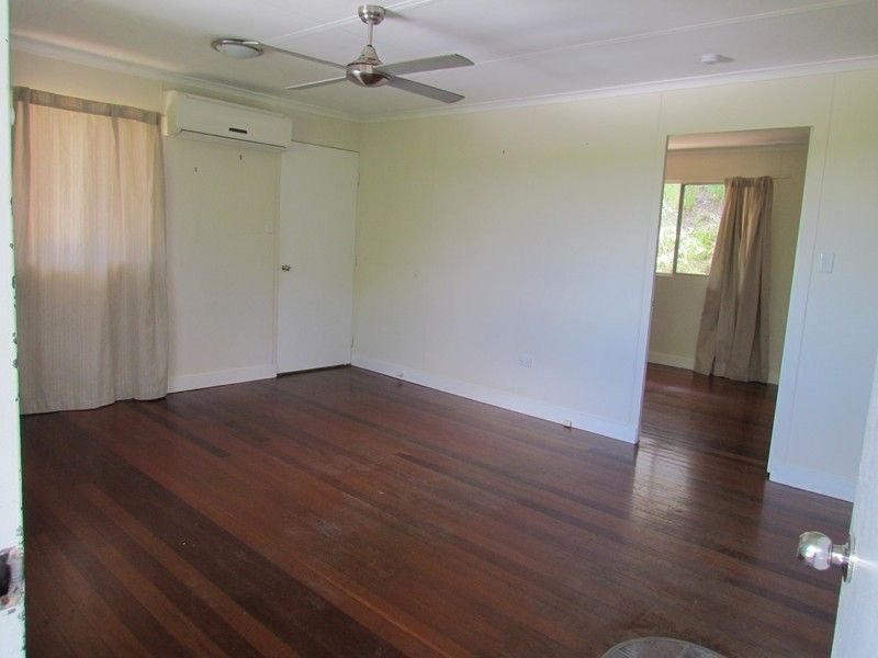 Photo - 33 Fletcher Street, West Gladstone QLD 4680 - Image 8