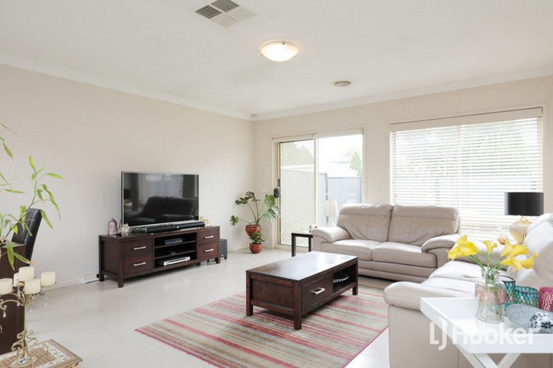 Photo - 33 Florey Avenue, Point Cook VIC 3030 - Image 2