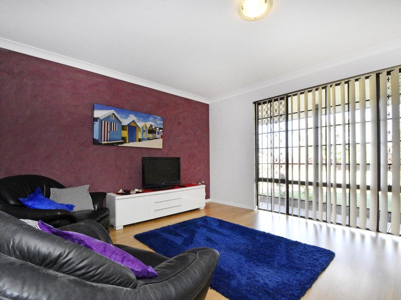 Photo - 33 Forest Crescent, Thornlie WA 6108 - Image 3