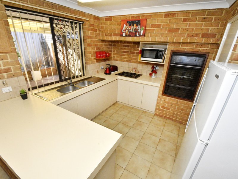 Photo - 33 Forest Crescent, Thornlie WA 6108 - Image 5