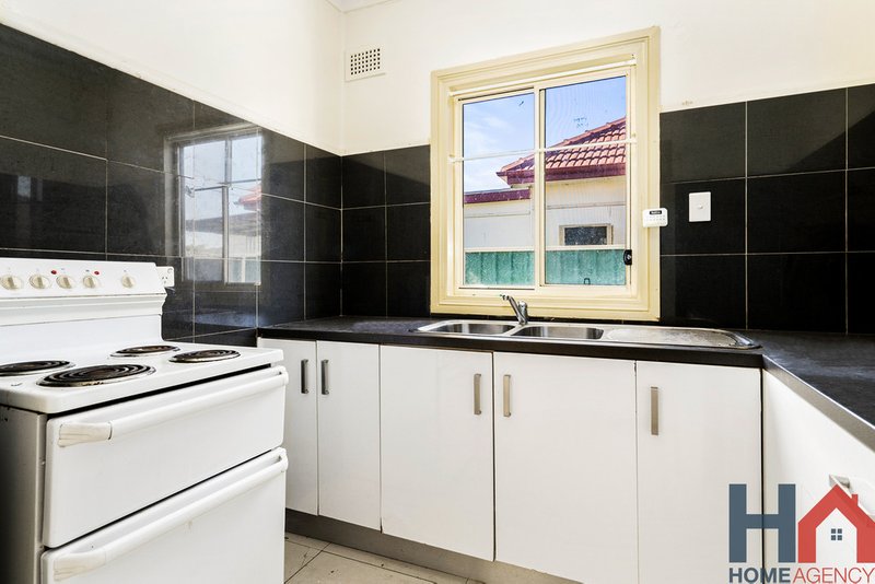 Photo - 33 Foxlow Street, Canley Heights NSW 2166 - Image 4