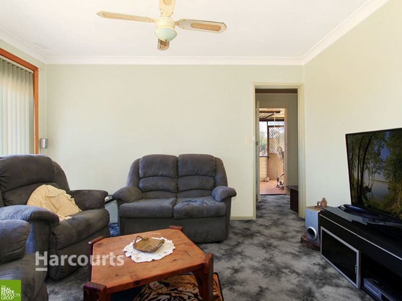 Photo - 33 Galong Crescent, Koonawarra NSW 2530 - Image 2