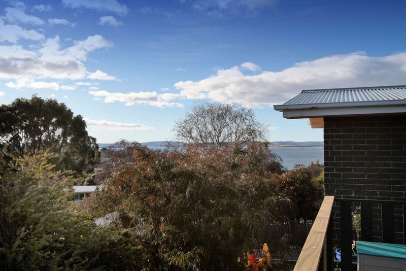 Photo - 33 Garnett Street, Blackmans Bay TAS 7052 - Image 9