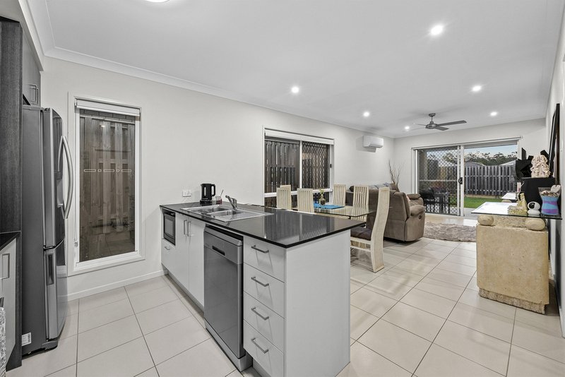 Photo - 33 Gateway Drive, Flagstone QLD 4280 - Image 2