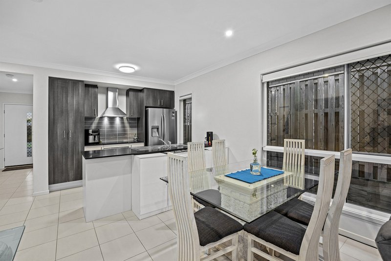 Photo - 33 Gateway Drive, Flagstone QLD 4280 - Image 3