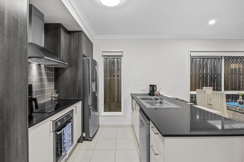 Photo - 33 Gateway Drive, Flagstone QLD 4280 - Image 5