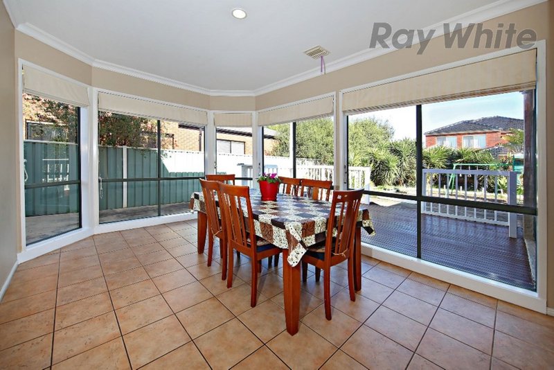 Photo - 33 Glastonbury Circuit, Point Cook VIC 3030 - Image 6