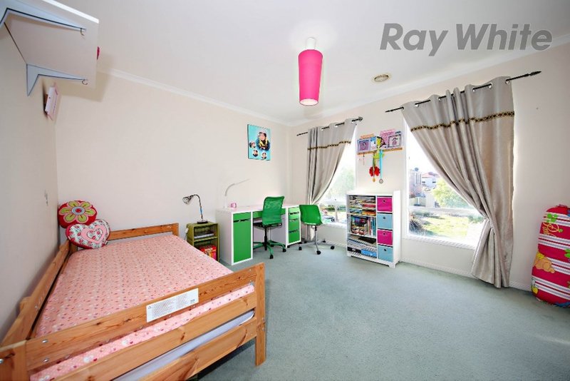 Photo - 33 Glastonbury Circuit, Point Cook VIC 3030 - Image 13