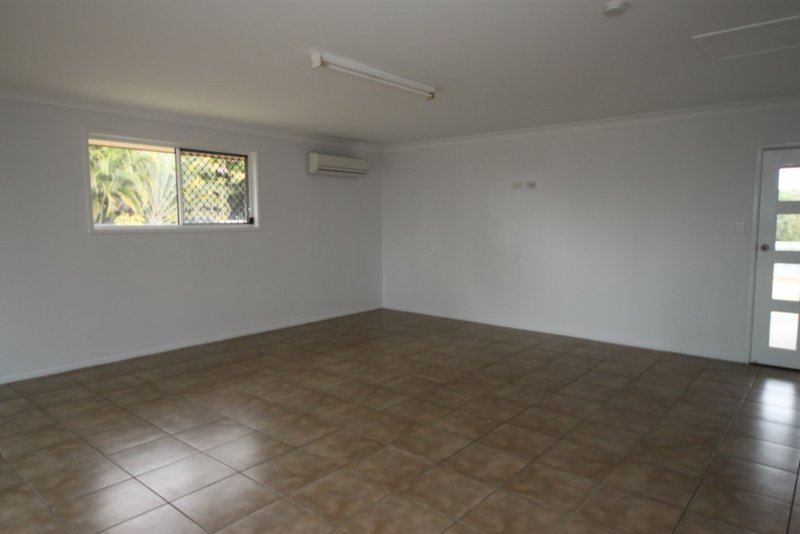 Photo - 33 Glen Eden Drive, Glen Eden QLD 4680 - Image 7