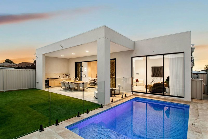 Photo - 33 Glenview Avenue, Revesby NSW 2212 - Image 4