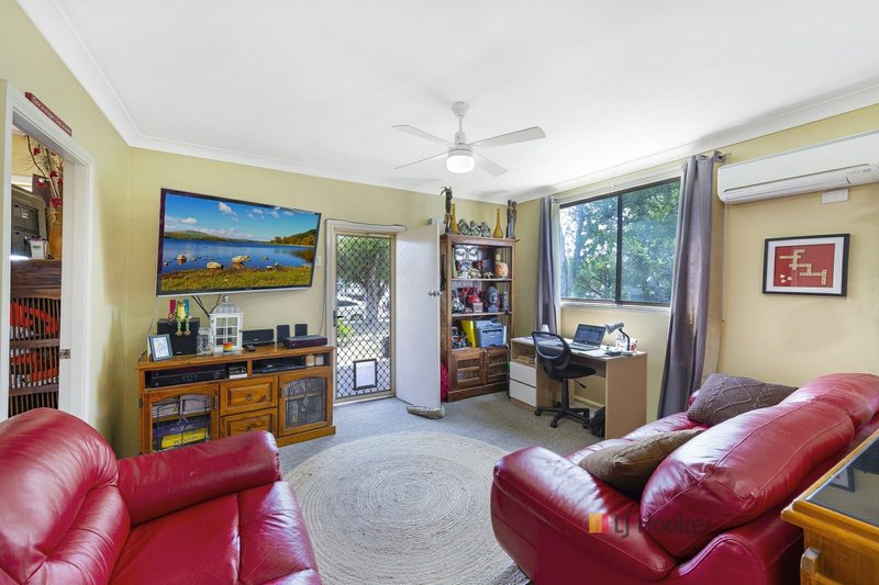 Photo - 33 Gordon Avenue, Cessnock NSW 2325 - Image 2