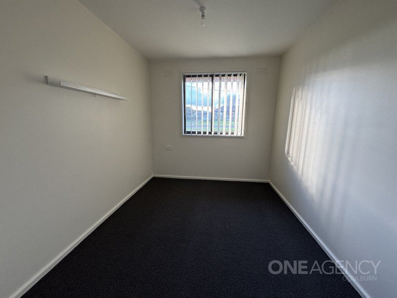Photo - 33 Gourock Avenue, Goulburn NSW 2580 - Image 6