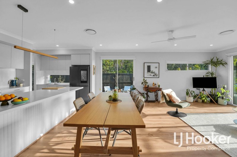 Photo - 33 Graham Circuit, Yarrabilba QLD 4207 - Image 6