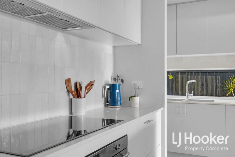 Photo - 33 Graham Circuit, Yarrabilba QLD 4207 - Image 9
