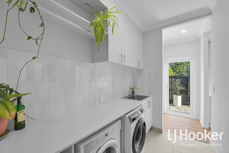 Photo - 33 Graham Circuit, Yarrabilba QLD 4207 - Image 11