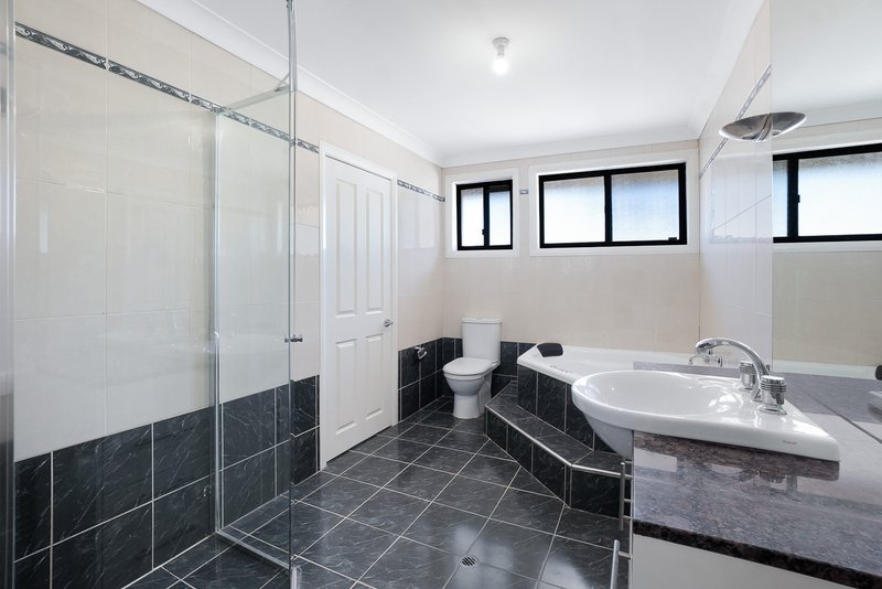 Photo - 33 Grevillea Grove, Baulkham Hills NSW 2153 - Image 5