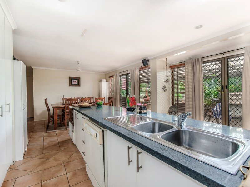 Photo - 33 Griffith Avenue, Tewantin QLD 4565 - Image 5